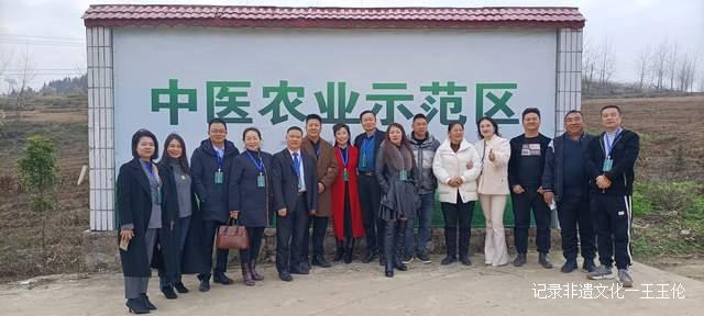 民营企业家王会珍:为上千名山区贫困学生和残疾人送去爱心