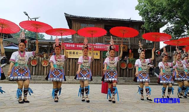 贵州从江：岜沙苗寨举行“中国旅游日”庆祝活动