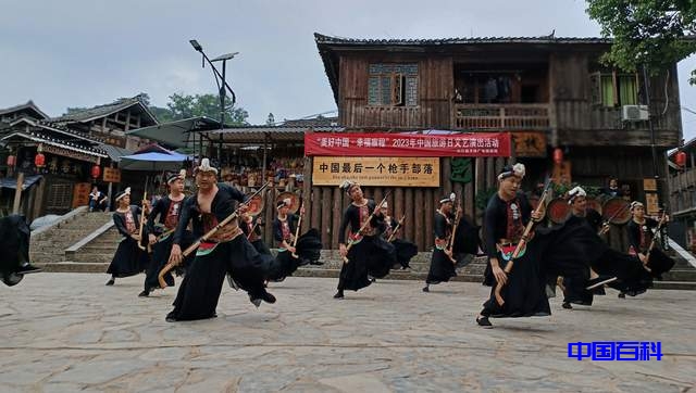 贵州从江：岜沙苗寨举行“中国旅游日”庆祝活动